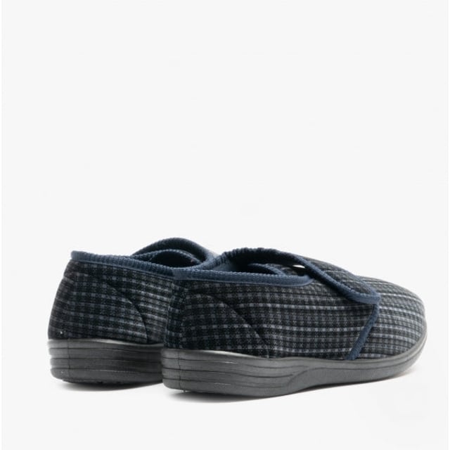 Jo &amp; Joe Jo &amp; Joe DAVID Mens Touch Fasten Slippers Navy

 Upper Material: Synthetic

Lining Material: Fabric

Sole Material: Synthetic

Closure/Fastening: Touch Fasten

Features: Comfort

Toe Shape: Round

Shoe Width: Regular

Item Weight: 0.64 KG

Heel Height: Flat (Under 2.5cm)

Shoe Shaft Height: Low Top

Slipper Style: Full Slipper

Gift Boxed: No
Product Code: DAVID/NVY