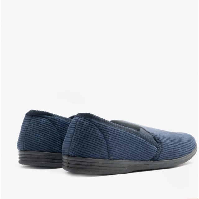 Jo &amp; Joe Jo &amp; Joe WILLIAM Mens Full Slippers Navy

 Upper Material: Fabric

Lining Material: Cotton

Sole Material: Synthetic

Closure/Fastening: Slip-On

Features: Lightweight

Toe Shape: Round

Shoe Width: Regular

Item Weight: 0.6 KG

Heel Height: Flat (Under 2.5cm)

Shoe Shaft Height: Low Top

Slipper Style: Full Slipper

Gift Boxed: No
Product Code: WILLIAM/NVY