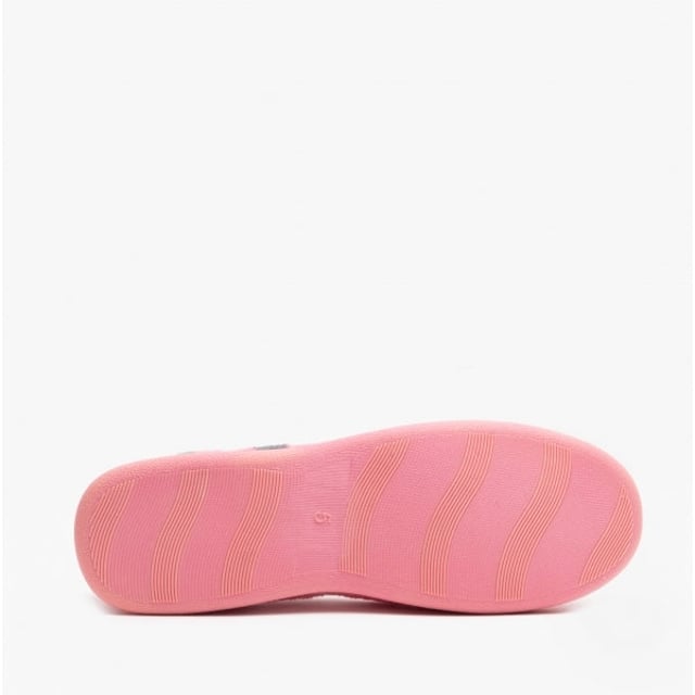 Jo &amp; Joe Jo &amp; Joe LOCKHART Womens Full Slippers Pink

 Upper Material: Fabric

Lining Material: Fabric

Sole Material: Synthetic

Closure/Fastening: Touch Fasten

Features: Comfort,Breathable

Toe Shape: Round

Shoe Width: Regular

Item Weight: 0.26 KG

Heel Height: Flat (Under 2.5cm)

Shoe Shaft Height: Low Top

Slipper Style: Full Slipper

Gift Boxed: No
Product Code: LOCKHART/PNK