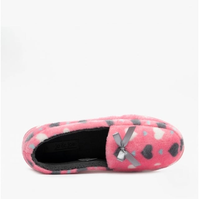 Jo &amp; Joe Jo &amp; Joe LOCKHART Womens Full Slippers Pink

 Upper Material: Fabric

Lining Material: Fabric

Sole Material: Synthetic

Closure/Fastening: Touch Fasten

Features: Comfort,Breathable

Toe Shape: Round

Shoe Width: Regular

Item Weight: 0.26 KG

Heel Height: Flat (Under 2.5cm)

Shoe Shaft Height: Low Top

Slipper Style: Full Slipper

Gift Boxed: No
Product Code: LOCKHART/PNK