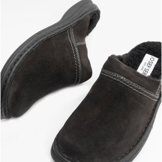 Estos zapatos están fabricados por nosotroscon piel de ante muy duraderas. Para que los pies estén realmente calientes, el zapato está forradas con felpa. El modelo además está provisto de una costura a mano característica. El ancho G es ideal para los pies normales. El modelo Max 67 es el compañero perfecto para sus momentos de ocio.