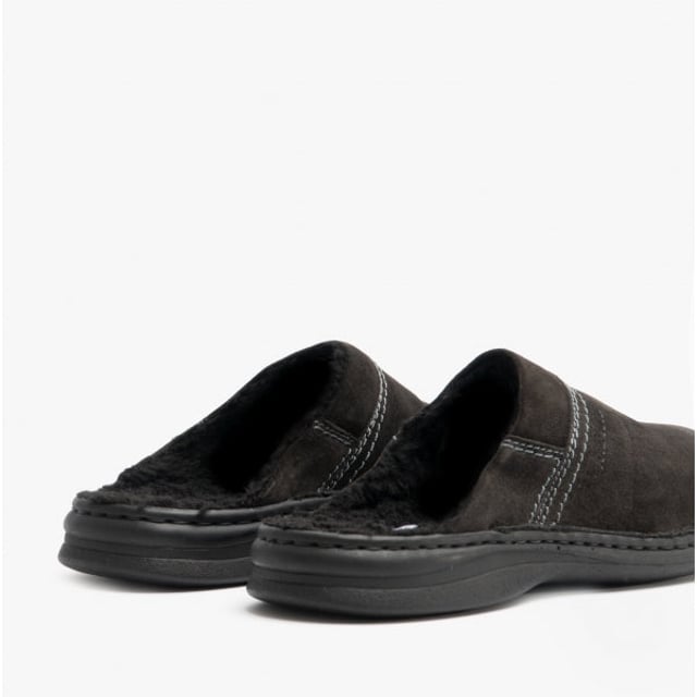 Estos zapatos están fabricados por nosotroscon piel de ante muy duraderas. Para que los pies estén realmente calientes, el zapato está forradas con felpa. El modelo además está provisto de una costura a mano característica. El ancho G es ideal para los pies normales. El modelo Max 67 es el compañero perfecto para sus momentos de ocio.