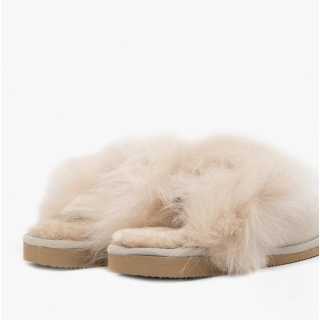Shepherd Shepherd EVELINA Womens Sheepskin Mules Honey

 Upper Material: Sheepskin

Lining Material: Sheepskin

Sole Material: EVA

Closure/Fastening: Slip-On

Features: Warm Lining

Toe Shape: Round

Shoe Width: Regular

Item Weight: 0.26 KG

Heel Height: Flat (Under 2.5cm)

Slipper Style: Mule

Gift Boxed: No
Product Code: 1929045