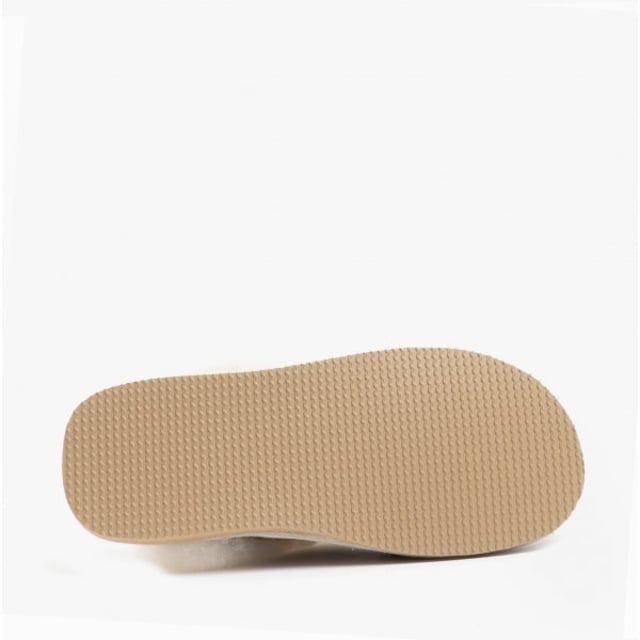 Shepherd Shepherd JESSICA Womens Sheepskin Mules Stone

 Upper Material: Sheepskin

Lining Material: Sheepskin

Sole Material: EVA

Closure/Fastening: Slip-On

Features: Warm Lining

Toe Shape: Round

Shoe Width: Regular

Item Weight: 0.24 KG

Heel Height: Flat (Under 2.5cm)

Slipper Style: Mule

Gift Boxed: No
Product Code: 468025