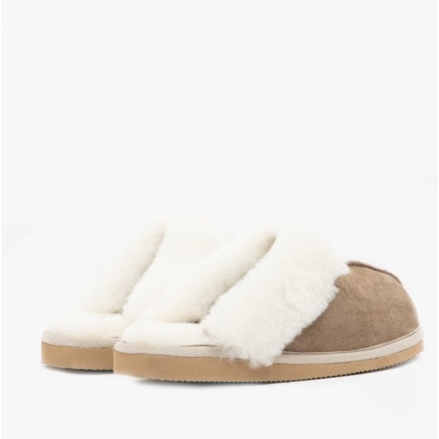 Shepherd Shepherd JESSICA Womens Sheepskin Mules Stone

 Upper Material: Sheepskin

Lining Material: Sheepskin

Sole Material: EVA

Closure/Fastening: Slip-On

Features: Warm Lining

Toe Shape: Round

Shoe Width: Regular

Item Weight: 0.24 KG

Heel Height: Flat (Under 2.5cm)

Slipper Style: Mule

Gift Boxed: No
Product Code: 468025