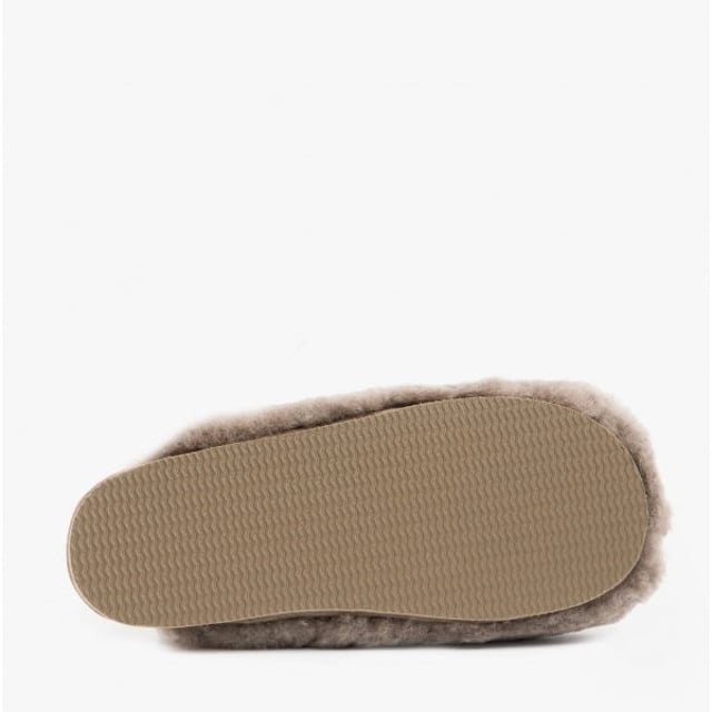 Shepherd Shepherd JENNY Womens Sheepskin Mules Stone

 Upper Material: Sheepskin

Lining Material: Sheepskin

Sole Material: EVA

Closure/Fastening: Slip-On

Features: Warm Lining

Toe Shape: Round

Shoe Width: Regular

Item Weight: 0.4 KG

Heel Height: Flat (Under 2.5cm)

Slipper Style: Mule

Gift Boxed: No
Product Code: 1909025