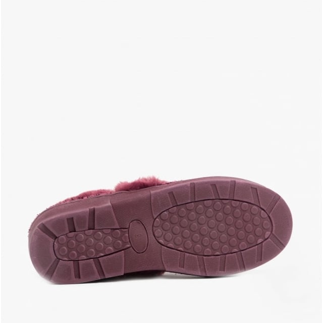 Dr Keller Dr Keller AVON Womens Full Slippers Burgundy

 Upper Material: Fabric

Lining Material: Warm Lined

Sole Material: Rubber

Closure/Fastening: Slip-On

Features: Comfort,Warm Lining

Toe Shape: Round

Shoe Width: Regular

Item Weight: 0.38 KG

Heel Height: Flat (Under 2.5cm)

Shoe Shaft Height: Low Top

Slipper Style: Full Slipper

Gift Boxed: No
Product Code: A7770BRG