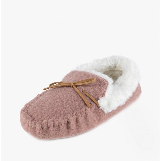 Totes Toasties Totes Toasties FELT Womens Moccasin Slippers Pink

 Upper Material: Felt

Lining Material: Warm Lined

Sole Material: Rubber

Closure/Fastening: Slip-On

Features: Warm Lining,Memory Foam,Comfort

Toe Shape: Round

Shoe Width: Regular

Item Weight: 0.41 KG

Heel Height: Flat (Under 2.5cm)

Slipper Style: Moccasin

Gift Boxed: Yes
Product Code: 3219FPNK