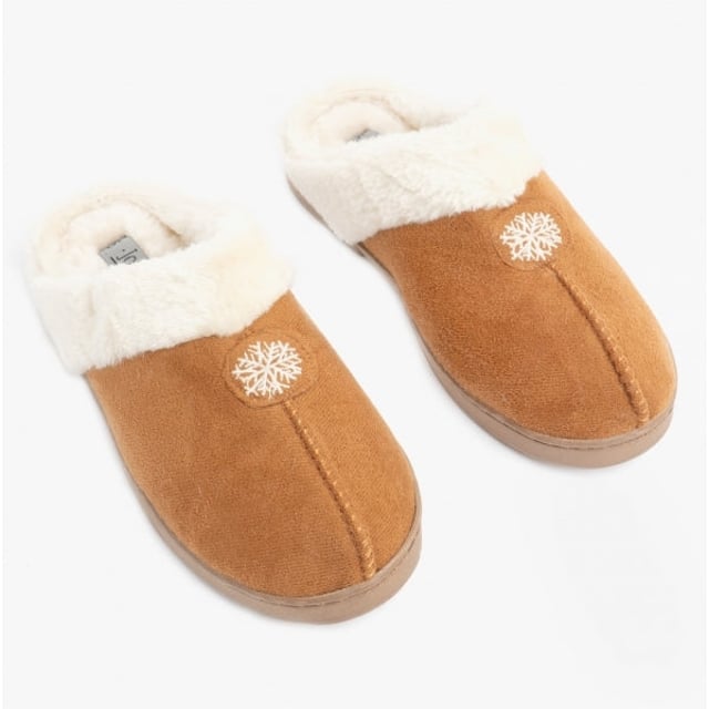 Jo &amp; Joe Jo &amp; Joe SNUGGLE Womens Mule Slippers Cognac

 Upper Material: Synthetic

Lining Material: Faux Fur

Sole Material: Synthetic

Closure/Fastening: Slip-On

Features: Warm Lining

Toe Shape: Round

Shoe Width: Regular

Item Weight: 0.32 KG

Heel Height: Flat (Under 2.5cm)

Slipper Style: Mule

Gift Boxed: No
Product Code: 779/COG