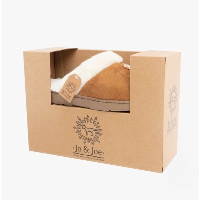 Jo &amp; Joe Jo &amp; Joe SNUGGLE Womens Mule Slippers Cognac

 Upper Material: Synthetic

Lining Material: Faux Fur

Sole Material: Synthetic

Closure/Fastening: Slip-On

Features: Warm Lining

Toe Shape: Round

Shoe Width: Regular

Item Weight: 0.32 KG

Heel Height: Flat (Under 2.5cm)

Slipper Style: Mule

Gift Boxed: No
Product Code: 779/COG