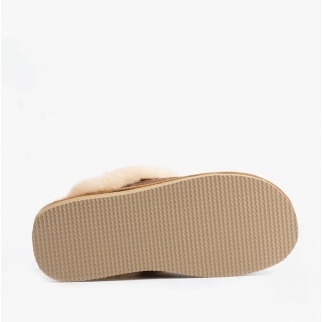 Shepherd Shepherd JESSICA Womens Sheepskin Mules Chestnut/Leopard

 Upper Material: Sheepskin

Lining Material: Sheepskin

Sole Material: EVA

Closure/Fastening: Slip-On

Features: Warm Lining

Toe Shape: Round

Shoe Width: Regular

Item Weight: 0.3 KG

Heel Height: Flat (Under 2.5cm)

Slipper Style: Mule

Gift Boxed: No
Product Code: 468156
