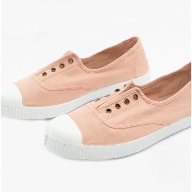 Victoria 1915 INGLESA DREC Womens Canvas Pumps Pink

 Upper Material: Fabric

Lining Material: Fabric

Sole Material: Rubber

Closure/Fastening: Slip-On

Features: Lightweight,Comfort,Breathable

Toe Shape: Round

Shoe Width: Regular

Item Weight: 0.46 KG

Heel Height: Flat (Under 2.5cm)

Trainer Style: Plimsolls

Gift Boxed: No
Product Code: 106623/PNK
