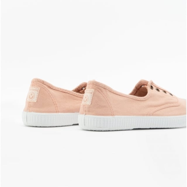Victoria 1915 INGLESA DREC Womens Canvas Pumps Pink

 Upper Material: Fabric

Lining Material: Fabric

Sole Material: Rubber

Closure/Fastening: Slip-On

Features: Lightweight,Comfort,Breathable

Toe Shape: Round

Shoe Width: Regular

Item Weight: 0.46 KG

Heel Height: Flat (Under 2.5cm)

Trainer Style: Plimsolls

Gift Boxed: No
Product Code: 106623/PNK