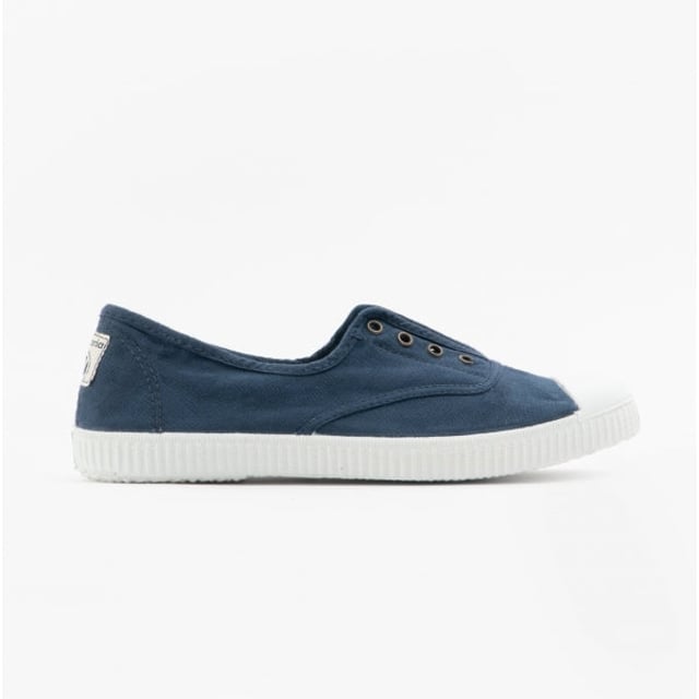 Victoria 1915 INGLESA DREC Womens Canvas Pumps Blue

 Upper Material: Fabric

Lining Material: Fabric

Sole Material: Rubber

Closure/Fastening: Slip-On

Features: Lightweight,Vegan,Comfort,Breathable

Toe Shape: Round

Shoe Width: Regular

Item Weight: 0.46 KG

Heel Height: Flat (Under 2.5cm)

Trainer Style: Plimsolls

Gift Boxed: No
Product Code: 106623/BLU