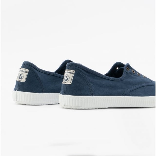Victoria 1915 INGLESA DREC Womens Canvas Pumps Blue

 Upper Material: Fabric

Lining Material: Fabric

Sole Material: Rubber

Closure/Fastening: Slip-On

Features: Lightweight,Vegan,Comfort,Breathable

Toe Shape: Round

Shoe Width: Regular

Item Weight: 0.46 KG

Heel Height: Flat (Under 2.5cm)

Trainer Style: Plimsolls

Gift Boxed: No
Product Code: 106623/BLU