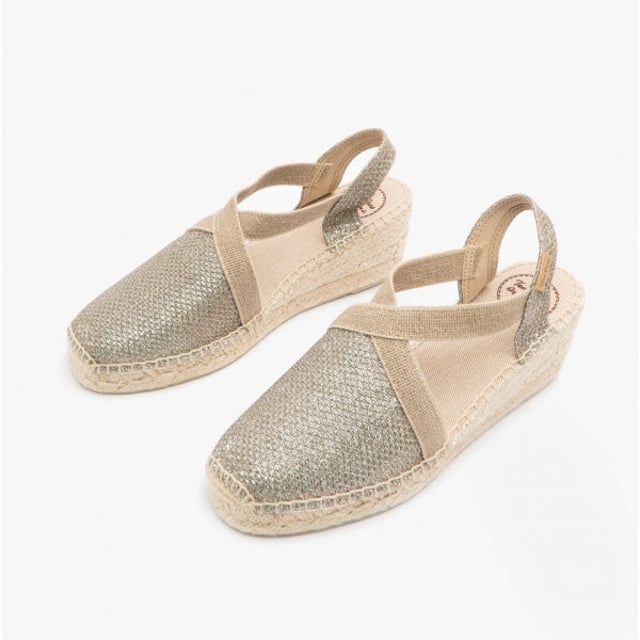 Toni Pons TRITON Ladies Espadrille Sandals Khaki

 Upper Material: Synthetic

Lining Material: Fabric

Sole Material: Rubber

Closure/Fastening: Slip-On

Features: Vegan,Comfort,Breathable

Heel Type: Wedge

Toe Shape: Round

Shoe Width: Regular

Item Weight: 0.6 KG

Heel Height: Medium (5-7.4cm)

Sandal Style: Sandals

Gift Boxed: No
Product Code: TRITON-CAQ