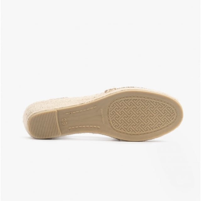 Toni Pons TRITON Ladies Espadrille Sandals Khaki

 Upper Material: Synthetic

Lining Material: Fabric

Sole Material: Rubber

Closure/Fastening: Slip-On

Features: Vegan,Comfort,Breathable

Heel Type: Wedge

Toe Shape: Round

Shoe Width: Regular

Item Weight: 0.6 KG

Heel Height: Medium (5-7.4cm)

Sandal Style: Sandals

Gift Boxed: No
Product Code: TRITON-CAQ