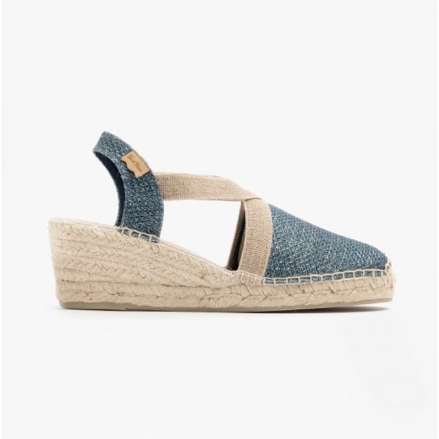 Toni Pons TRITON Ladies Espadrille Sandals Navy

 Upper Material: Synthetic

Lining Material: Fabric

Sole Material: Rubber

Closure/Fastening: Slip-On

Features: Vegan,Comfort,Breathable

Heel Type: Wedge

Toe Shape: Round

Shoe Width: Regular

Item Weight: 0.6 KG

Heel Height: Medium (5-7.4cm)

Sandal Style: Sandals

Gift Boxed: No
Product Code: TRITON-MAR