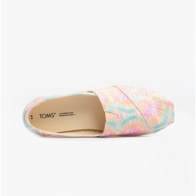 TOMS ALPARGATA Ladies Canvas Espadrille Pink Swirl

 Upper Material: Fabric

Lining Material: Textile

Sole Material: Rubber

Closure/Fastening: Slip-On

Features: Vegan,Comfort,Breathable

Toe Shape: Round

Shoe Width: Regular

Item Weight: 0.22 KG

Heel Height: Flat (Under 2.5cm)

Shoe Shaft Height: Low Top

Sandal Style: Sandals

Gift Boxed: No
Product Code: 10017813