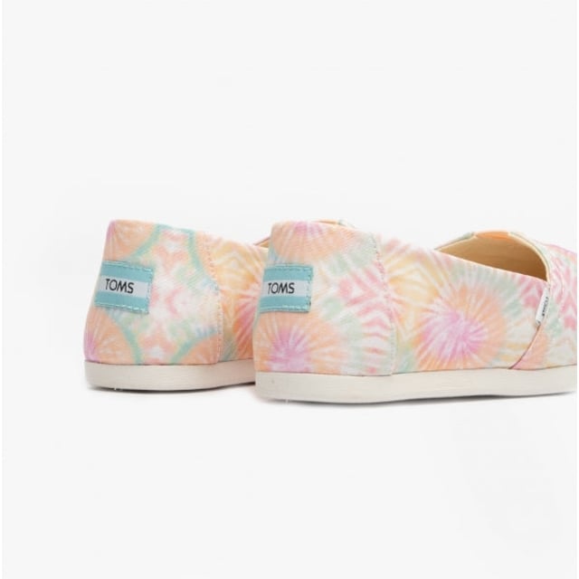 TOMS ALPARGATA Ladies Canvas Espadrille Pink Swirl

 Upper Material: Fabric

Lining Material: Textile

Sole Material: Rubber

Closure/Fastening: Slip-On

Features: Vegan,Comfort,Breathable

Toe Shape: Round

Shoe Width: Regular

Item Weight: 0.22 KG

Heel Height: Flat (Under 2.5cm)

Shoe Shaft Height: Low Top

Sandal Style: Sandals

Gift Boxed: No
Product Code: 10017813