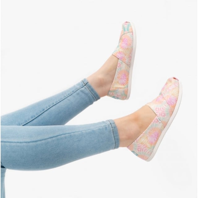 TOMS ALPARGATA Ladies Canvas Espadrille Pink Swirl

 Upper Material: Fabric

Lining Material: Textile

Sole Material: Rubber

Closure/Fastening: Slip-On

Features: Vegan,Comfort,Breathable

Toe Shape: Round

Shoe Width: Regular

Item Weight: 0.22 KG

Heel Height: Flat (Under 2.5cm)

Shoe Shaft Height: Low Top

Sandal Style: Sandals

Gift Boxed: No
Product Code: 10017813