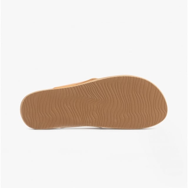 Step up to the Cushion Court and discover the most comfortable footbed ever, thanks to a blend of cushion plus energetic rebound, along with arch support and heel cupping. Details like super soft PVC-free vegan leather straps with wrap around strap design create a classic upgrade you so deserve.