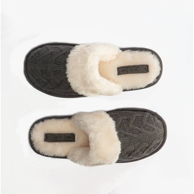 Jo &amp; Joe Jo &amp; Joe MEGAN Womens Mule Slippers Grey

 Upper Material: Textile

Lining Material: Textile

Sole Material: Synthetic

Closure/Fastening: Slip-On

Features: Warm Lining,Comfort

Toe Shape: Round

Shoe Width: Regular

Item Weight: 0.5 KG

Heel Height: Flat (Under 2.5cm)

Slipper Style: Mule

Gift Boxed: No
Product Code: MEGAN/GRE
