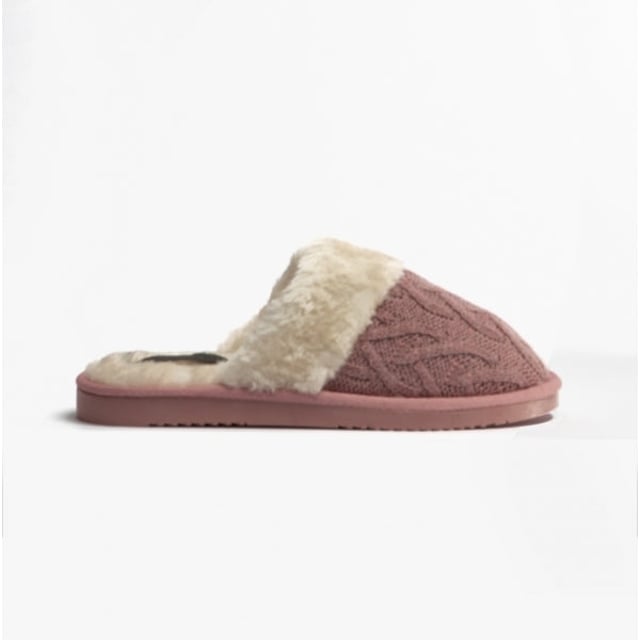 Jo &amp; Joe Jo &amp; Joe MEGAN Womens Mule Slippers Pink

 Upper Material: Textile

Lining Material: Textile

Sole Material: Synthetic

Closure/Fastening: Slip-On

Features: Warm Lining,Comfort

Toe Shape: Round

Shoe Width: Regular

Item Weight: 0.5 KG

Heel Height: Flat (Under 2.5cm)

Slipper Style: Mule

Gift Boxed: No
Product Code: MEGAN/PIN