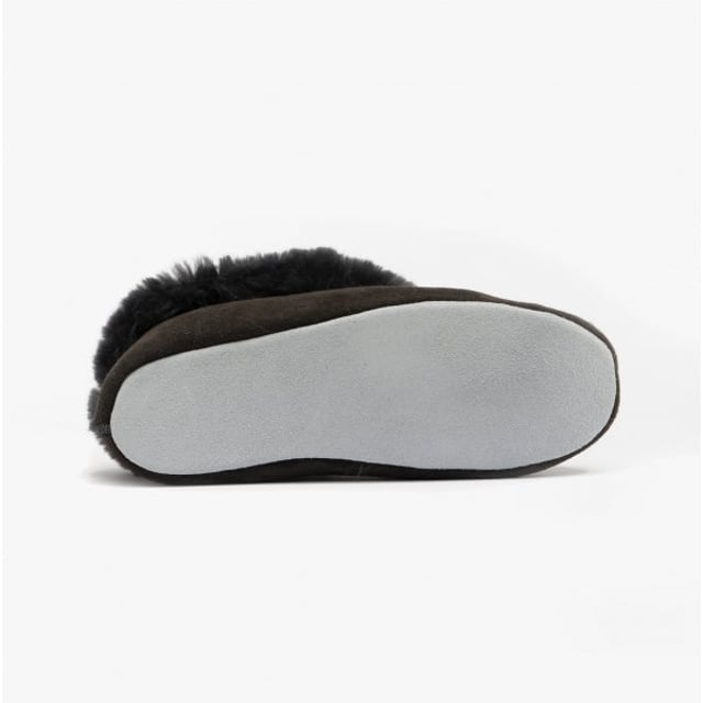 Shepherd Shepherd MOA Womens Sheepskin Slipper Boots Asphalt

 Upper Material: Sheepskin

Lining Material: Sheepskin

Sole Material: Suede

Closure/Fastening: Pull-On

Features: Warm Lining

Toe Shape: Round

Shoe Width: Regular

Item Weight: 0.35 KG

Heel Height: Flat (Under 2.5cm)

Shoe Shaft Height: Ankle

Slipper Style: Slipper Boot

Gift Boxed: No
Product Code: 7242065