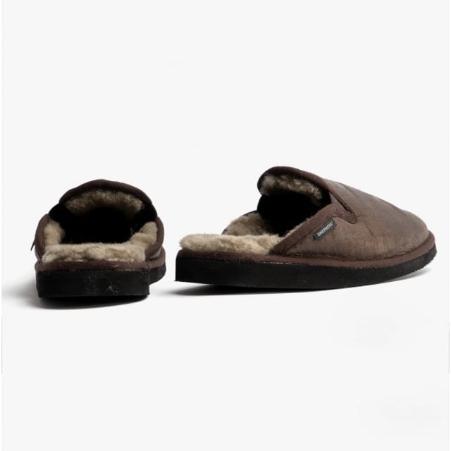 Shepherd Shepherd ADAM Mens Sheepskin Mules Stone Oild Antique

 Upper Material: Sheepskin

Lining Material: Sheepskin

Sole Material: EVA

Closure/Fastening: Slip-On

Features: Warm Lining

Toe Shape: Round

Shoe Width: Regular

Item Weight: 0.35 KG

Heel Height: Flat (Under 2.5cm)

Slipper Style: Mule

Gift Boxed: No
Product Code: 2217253