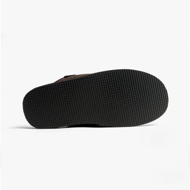 Shepherd Shepherd ADAM Mens Sheepskin Mules Stone Oild Antique

 Upper Material: Sheepskin

Lining Material: Sheepskin

Sole Material: EVA

Closure/Fastening: Slip-On

Features: Warm Lining

Toe Shape: Round

Shoe Width: Regular

Item Weight: 0.35 KG

Heel Height: Flat (Under 2.5cm)

Slipper Style: Mule

Gift Boxed: No
Product Code: 2217253