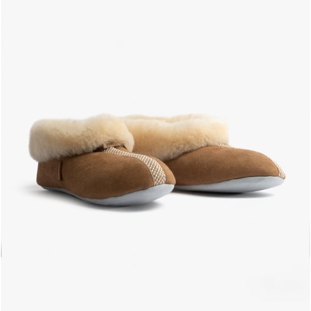 Shepherd Shepherd ANNABELLE Womens Sheepskin Full Slippers Chestnut

 Upper Material: Sheepskin

Lining Material: Sheepskin

Sole Material: Suede

Closure/Fastening: Slip-On

Features: Warm Lining

Toe Shape: Round

Shoe Width: Regular

Item Weight: 0.35 KG

Heel Height: Flat (Under 2.5cm)

Shoe Shaft Height: Low Top

Slipper Style: Full Slipper

Gift Boxed: No
Product Code: 2103056