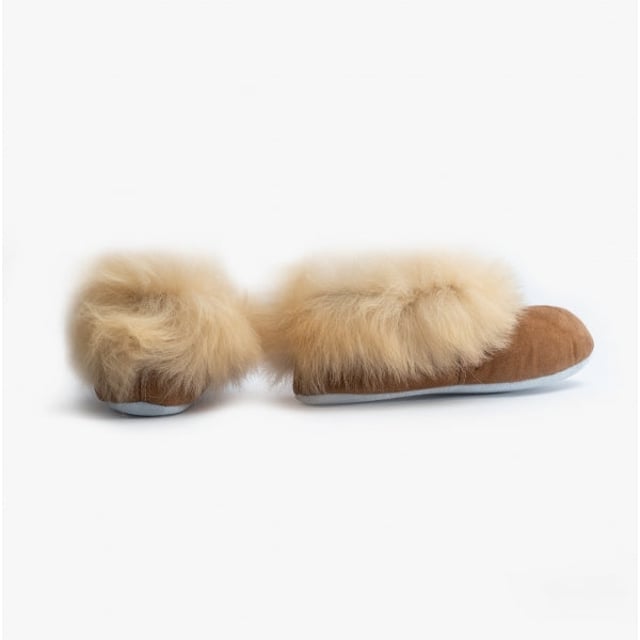Shepherd Shepherd ANNELIE Womens Sheepskin Full Slippers Chestnut

 Upper Material: Sheepskin

Lining Material: Sheepskin

Sole Material: Suede

Closure/Fastening: Slip-On

Features: Warm Lining

Toe Shape: Round

Shoe Width: Regular

Item Weight: 0.35 KG

Heel Height: Flat (Under 2.5cm)

Shoe Shaft Height: Low Top

Slipper Style: Full Slipper

Gift Boxed: No
Product Code: 1944056