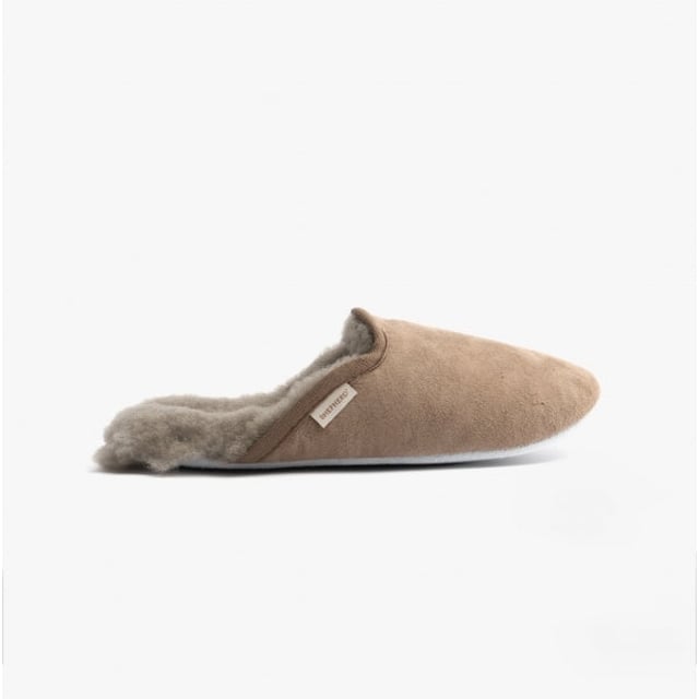 Shepherd Shepherd CLEO Womens Sheepskin Mules Stone

 Upper Material: Sheepskin

Lining Material: Sheepskin

Sole Material: Suede

Closure/Fastening: Slip-On

Features: Warm Lining

Toe Shape: Round

Shoe Width: Regular

Item Weight: 0.35 KG

Heel Height: Flat (Under 2.5cm)

Slipper Style: Mule

Gift Boxed: No
Product Code: 2292025