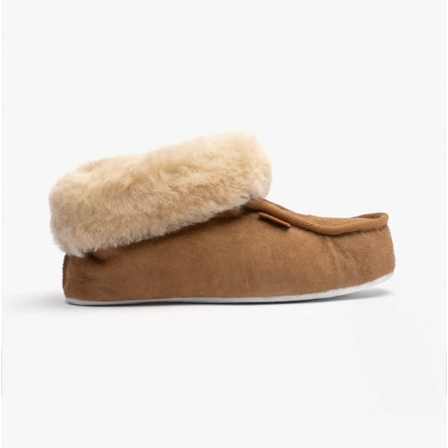 Shepherd Shepherd MOA Womens Sheepskin Slipper Boots Chestnut

 Upper Material: Sheepskin

Lining Material: Sheepskin

Sole Material: Suede

Closure/Fastening: Pull-On

Features: Warm Lining

Toe Shape: Round

Shoe Width: Regular

Item Weight: 0.35 KG

Heel Height: Flat (Under 2.5cm)

Shoe Shaft Height: Ankle

Slipper Style: Slipper Boot

Gift Boxed: No
Product Code: 7242056