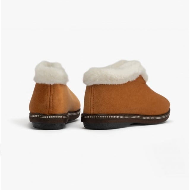 Lotus Lotus GRACE Womens Slippers Chestnut

 Upper Material: Textile

Lining Material: Textile

Sole Material: Synthetic

Closure/Fastening: Slip-On

Features: Memory Foam,Comfort

Toe Shape: Round

Shoe Width: Regular

Item Weight: 0.5 KG

Heel Height: Flat (Under 2.5cm)

Shoe Shaft Height: Ankle

Slipper Style: Full Slipper

Gift Boxed: No
Product Code: ULH041-CHE