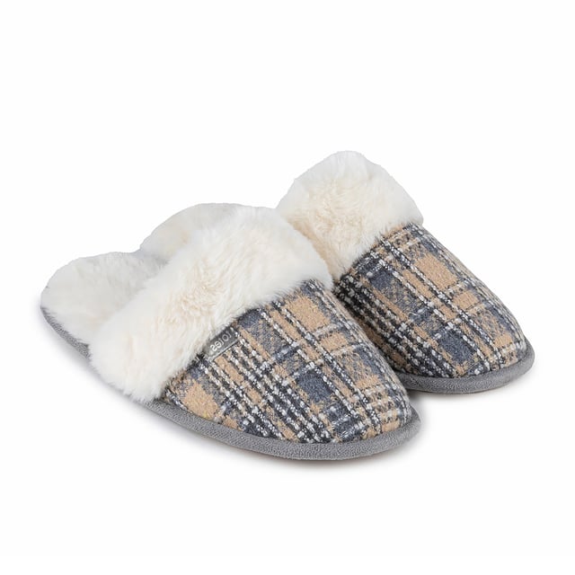 Totes Isotoner Totes Isotoner BRUSHED CHECK Womens Mule Slippers Grey

 Upper Material: Polyester

Lining Material: Polyester

Sole Material: TPR

Closure/Fastening: Slip-On

Features: Warm Lining,Comfort,Breathable

Toe Shape: Round

Shoe Width: Regular

Item Weight: 0.2 KG

Heel Height: Flat (Under 2.5cm)

Slipper Style: Mule

Gift Boxed: No
Product Code: 3130FGRY