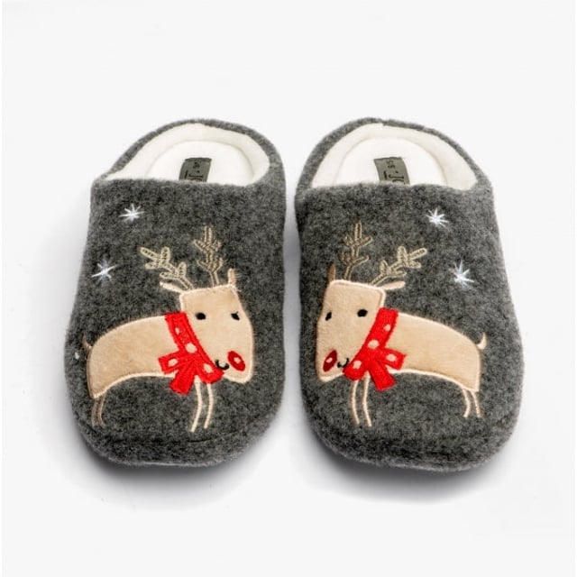 Jo &amp; Joe Jo &amp; Joe DANCER Womens Slippers Grey

 Upper Material: Synthetic

Lining Material: Textile

Sole Material: Synthetic

Closure/Fastening: Pull-On

Features: Warm Lining,Comfort

Toe Shape: Round

Shoe Width: Regular

Item Weight: 0.44 KG

Heel Height: Flat (Under 2.5cm)

Slipper Style: Mule

Gift Boxed: No
Product Code: DANCER/GRY