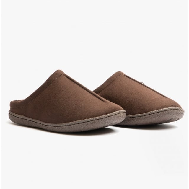 Jo &amp; Joe Jo &amp; Joe CLIFF Mens Mule Slippers Brown

 Upper Material: Synthetic

Lining Material: Faux Fur

Sole Material: Synthetic

Closure/Fastening: Slip-On

Features: Warm Lining,Comfort

Toe Shape: Round

Shoe Width: Regular

Item Weight: 0.38 KG

Heel Height: Flat (Under 2.5cm)

Slipper Style: Mule

Gift Boxed: No
Product Code: CLIFF-B