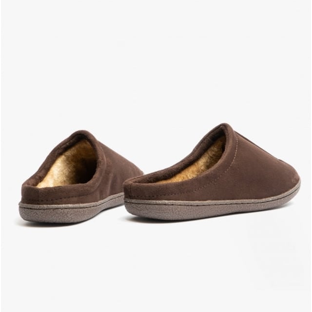 Jo &amp; Joe Jo &amp; Joe CLIFF Mens Mule Slippers Brown

 Upper Material: Synthetic

Lining Material: Faux Fur

Sole Material: Synthetic

Closure/Fastening: Slip-On

Features: Warm Lining,Comfort

Toe Shape: Round

Shoe Width: Regular

Item Weight: 0.38 KG

Heel Height: Flat (Under 2.5cm)

Slipper Style: Mule

Gift Boxed: No
Product Code: CLIFF-B
