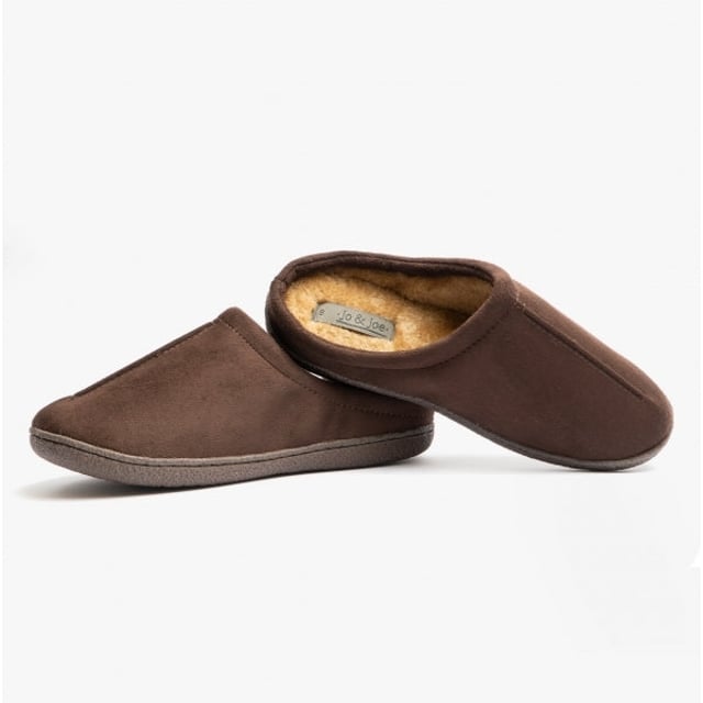 Jo &amp; Joe Jo &amp; Joe CLIFF Mens Mule Slippers Brown

 Upper Material: Synthetic

Lining Material: Faux Fur

Sole Material: Synthetic

Closure/Fastening: Slip-On

Features: Warm Lining,Comfort

Toe Shape: Round

Shoe Width: Regular

Item Weight: 0.38 KG

Heel Height: Flat (Under 2.5cm)

Slipper Style: Mule

Gift Boxed: No
Product Code: CLIFF-B