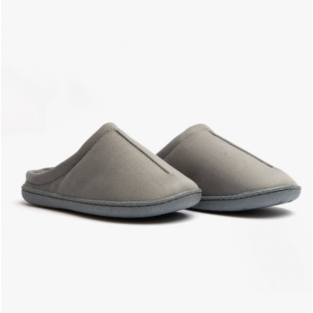 Jo &amp; Joe Jo &amp; Joe CLIFF Mens Mule Slippers Grey

 Upper Material: Textile

Lining Material: Synthetic

Sole Material: Synthetic

Closure/Fastening: Slip-On

Features: Comfort

Toe Shape: Round

Shoe Width: Regular

Item Weight: 0.5 KG

Heel Height: Flat (Under 2.5cm)

Slipper Style: Mule

Gift Boxed: No
Product Code: CLIFF/GRE
