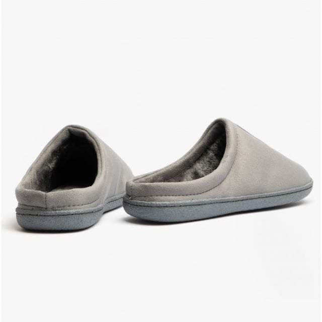 Jo &amp; Joe Jo &amp; Joe CLIFF Mens Mule Slippers Grey

 Upper Material: Textile

Lining Material: Synthetic

Sole Material: Synthetic

Closure/Fastening: Slip-On

Features: Comfort

Toe Shape: Round

Shoe Width: Regular

Item Weight: 0.5 KG

Heel Height: Flat (Under 2.5cm)

Slipper Style: Mule

Gift Boxed: No
Product Code: CLIFF/GRE