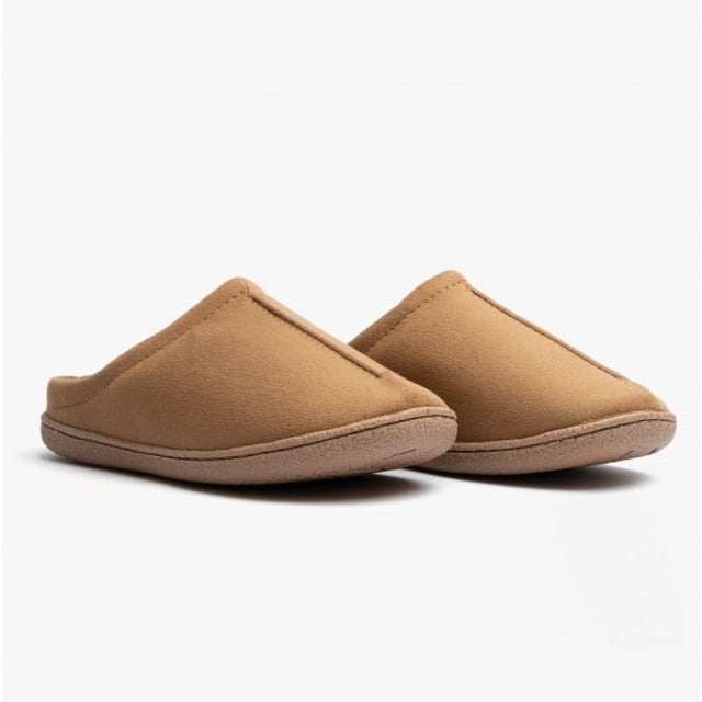 Jo &amp; Joe Jo &amp; Joe CLIFF Mens Mule Slippers Cognac

 Upper Material: Synthetic

Lining Material: Warm Lined

Sole Material: Synthetic

Closure/Fastening: Slip-On

Features: Warm Lining,Comfort

Toe Shape: Round

Shoe Width: Regular

Item Weight: 0.5 KG

Heel Height: Flat (Under 2.5cm)

Slipper Style: Mule

Gift Boxed: No
Product Code: CLIFF-COG