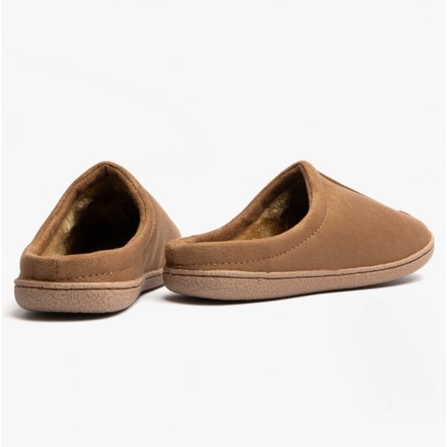 Jo &amp; Joe Jo &amp; Joe CLIFF Mens Mule Slippers Cognac

 Upper Material: Synthetic

Lining Material: Warm Lined

Sole Material: Synthetic

Closure/Fastening: Slip-On

Features: Warm Lining,Comfort

Toe Shape: Round

Shoe Width: Regular

Item Weight: 0.5 KG

Heel Height: Flat (Under 2.5cm)

Slipper Style: Mule

Gift Boxed: No
Product Code: CLIFF-COG