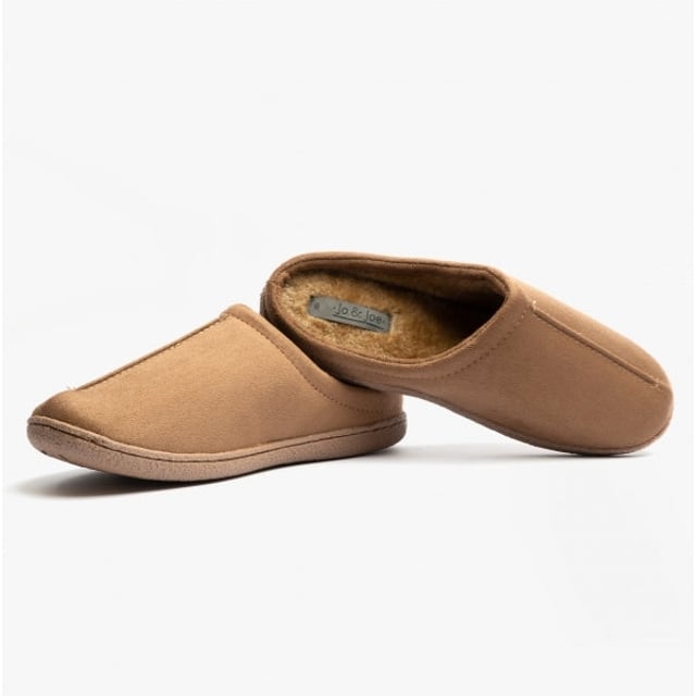 Jo &amp; Joe Jo &amp; Joe CLIFF Mens Mule Slippers Cognac

 Upper Material: Synthetic

Lining Material: Warm Lined

Sole Material: Synthetic

Closure/Fastening: Slip-On

Features: Warm Lining,Comfort

Toe Shape: Round

Shoe Width: Regular

Item Weight: 0.5 KG

Heel Height: Flat (Under 2.5cm)

Slipper Style: Mule

Gift Boxed: No
Product Code: CLIFF-COG