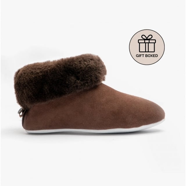 Shepherd Shepherd JUBILEUM 630 Womens Sheepskin Slipper Boots Moro

 Upper Material: Sheepskin

Lining Material: Sheepskin

Sole Material: Suede

Closure/Fastening: Pull-On

Features: Warm Lining

Toe Shape: Round

Shoe Width: Regular

Item Weight: 0.4 KG

Heel Height: Flat (Under 2.5cm)

Shoe Shaft Height: Ankle

Slipper Style: Slipper Boot

Gift Boxed: Yes
Product Code: 1630037