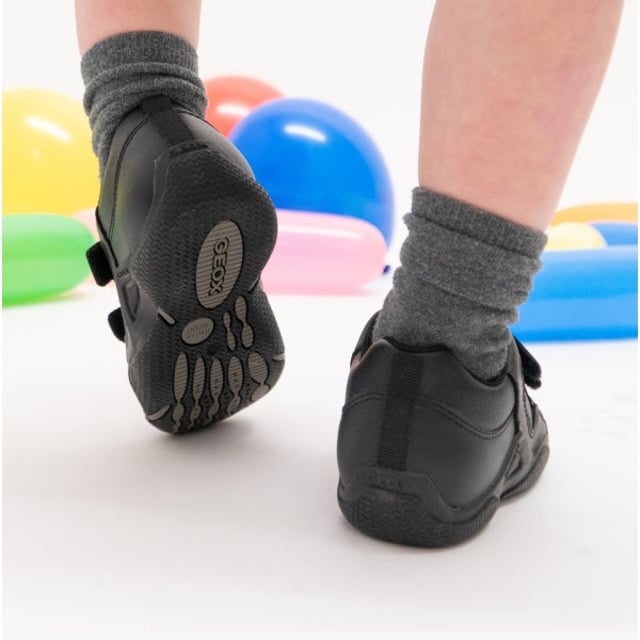 GEOX WADER Boys Leather Touch Fasten School Shoes Black

 Upper Material: Leather

Lining Material: Fabric

Sole Material: Rubber

Closure/Fastening: Touch Fasten

Features: Comfort,Breathable,Adjustable Strap

Toe Shape: Round

Shoe Width: Regular

Item Weight: 0.5 KG

Heel Height: Flat (Under 2.5cm)

Shoe Shaft Height: Low Top

Shoe Style: School

Gift Boxed: No
Product Code: J8430A-043BC-C9999
