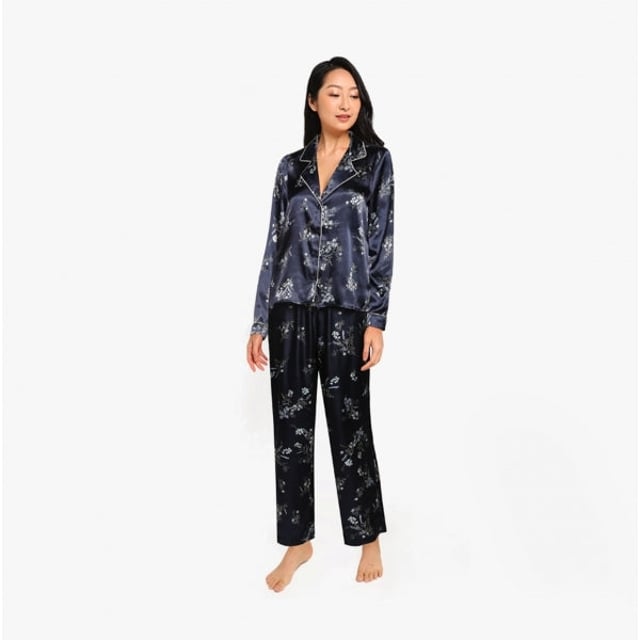 Vero Moda Vero Moda SILLE Womens Nightwear Set Blue Blazer Flower

 Upper Material: Textile

Closure/Fastening: Button,Drawstring

Features: Lightweight,Comfort,Breathable

Toe Shape: Round

Item Weight: 0.5 KG

Heel Height: None

Single Or Multi Pack?: Single

Gift Boxed: No
Product Code: 10254093-3714083
