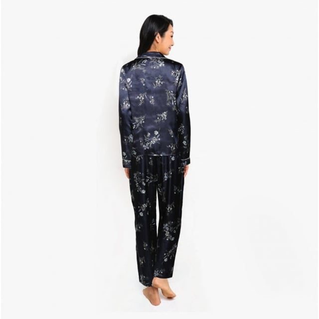Vero Moda Vero Moda SILLE Womens Nightwear Set Blue Blazer Flower

 Upper Material: Textile

Closure/Fastening: Button,Drawstring

Features: Lightweight,Comfort,Breathable

Toe Shape: Round

Item Weight: 0.5 KG

Heel Height: None

Single Or Multi Pack?: Single

Gift Boxed: No
Product Code: 10254093-3714083